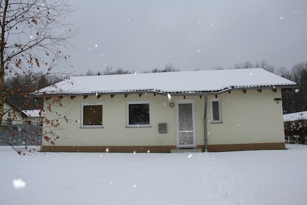 Foto van Bungalow bij Eifel Skilift - Vakantiehuis in Hinterhausen - Gerolstein - ExteriorWinter