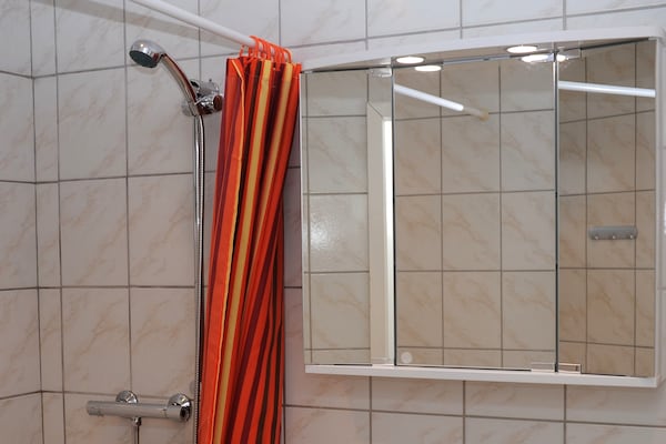 Foto van Chalet in Gerolstein bosvakantiepark - Vakantiehuis in Gerolstein - Hinterhausen - BathRoom