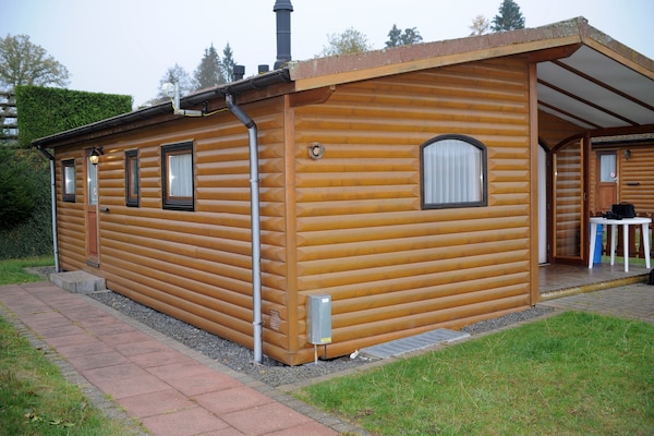 Foto van Chalet in Gerolstein bij Bosroutes - Vakantiehuis in Gerolstein - Hinterhausen - ExteriorSummer