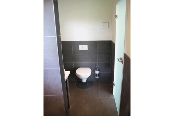 Foto van Bendorf Hotel by Belvilla Familie Suite - Vakantiehuis in Bendorf - BathRoom