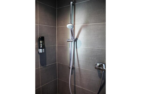 Foto van Bendorf Hotel by Belvilla Familie Suite - Vakantiehuis in Bendorf - BathRoom