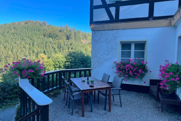 Foto van Gezellig appartement met uitzicht op de bergen in Nordenau voor 4 personen - TerraceBalcony