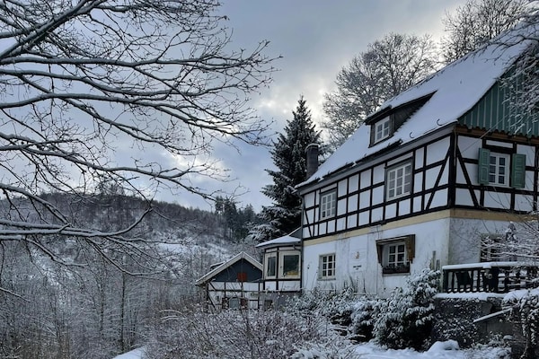 Foto van Gezellig appartement met uitzicht op de bergen in Nordenau voor 4 personen - ExteriorWinter