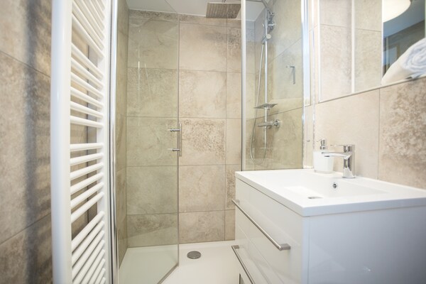 Foto van Modern appartement in Neuastenberg met balkon - Vakantiehuis in Winterberg - BathRoom