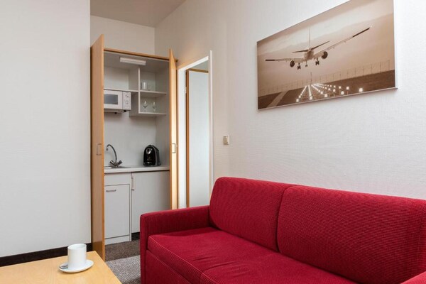 Foto van Sunday Hotel Frankfurt Twin Suite - Vakantiehuis in Neu-Isenburg - LivingRoom