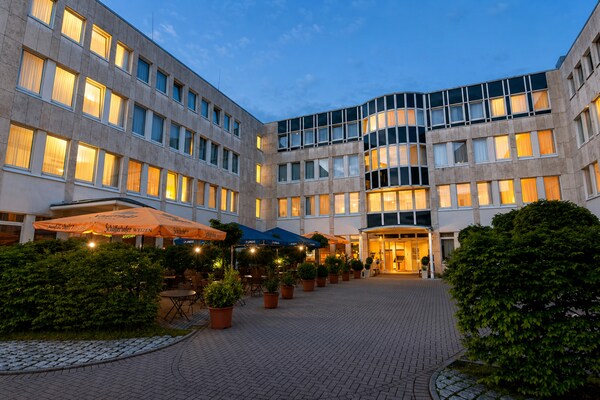 Foto van Sunday Hotel Frankfurt Twin Suite - Vakantiehuis in Neu-Isenburg - HotelExteriorSummer