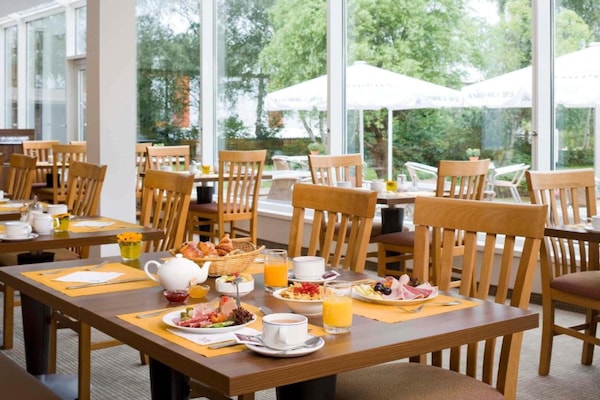 Foto van Sunday Hotel Saarbrücken Süd Driepersoonskamer - Vakantiehuis in Saarbrücken - HotelFacilitiesAndServices
