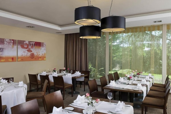 Foto van Sunday Hotel Saarbrücken Süd Driepersoonskamer - Vakantiehuis in Saarbrücken - DiningRoom