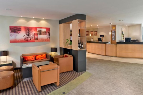 Foto van Sunday Hotel Saarbrücken Süd Driepersoonskamer - Vakantiehuis in Saarbrücken - HallReception