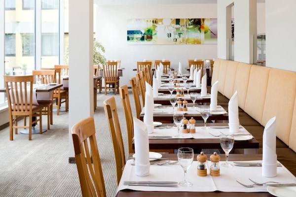 Foto van Sunday Hotel Saarbrücken Süd Driepersoonskamer - Vakantiehuis in Saarbrücken - HotelFacilitiesAndServices