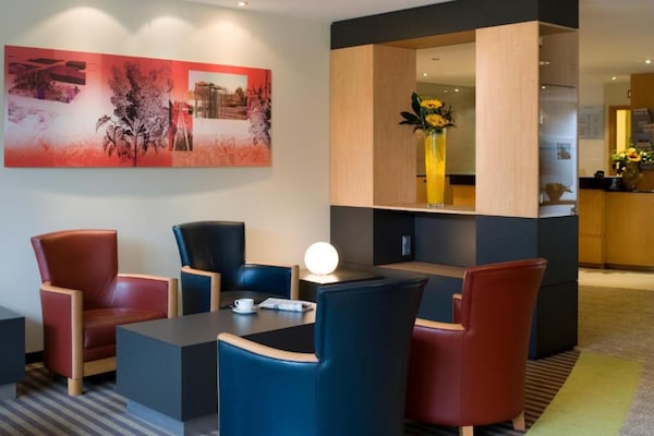 Foto van Sunday Hotel Saarbrücken Süd Driepersoonskamer - Vakantiehuis in Saarbrücken - HallReception