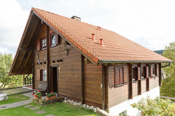 Foto van Chalet in Hinterrod Thüringen met sauna - Vakantiehuis in Waffenrod-Hinterod - ExteriorSummer