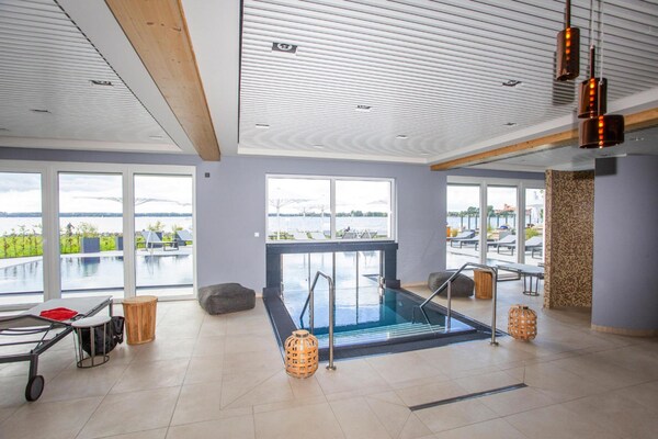 Foto van Appartementen in Maremuritz Yacht Harbour Resort - Vakantiehuis in Waren (Müritz) - Pool