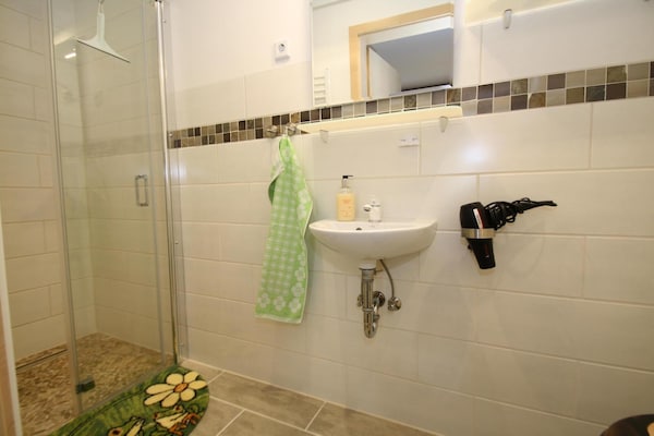 Foto van Vakantieappartement in het mooie eilandstadje Malchow - BathRoom