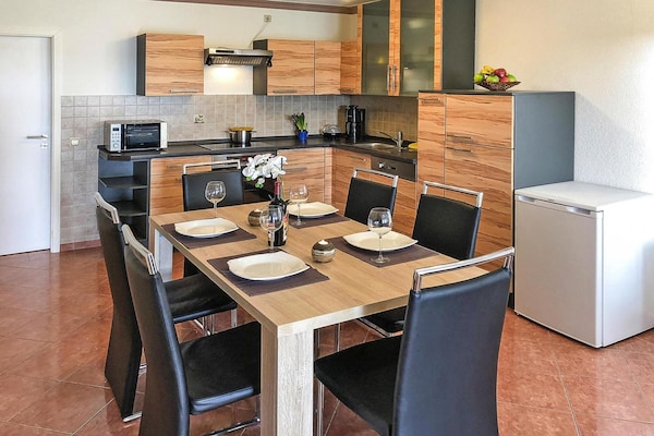 Foto van Prachtig vakantiehuis met terras - Vakantiehuis in Sommersdorf - DiningRoom