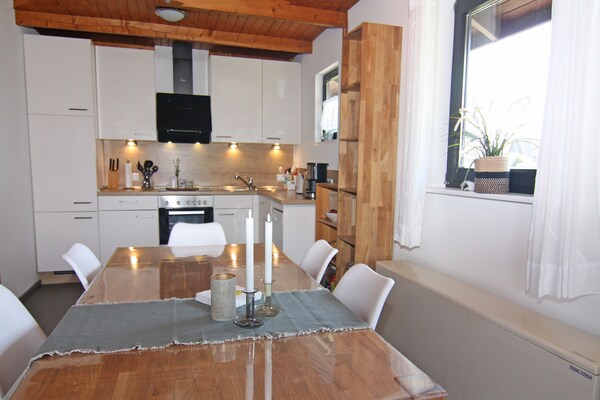 Foto van Blokhuis, vochtig - Vakantiehuis in Damp - DiningRoom