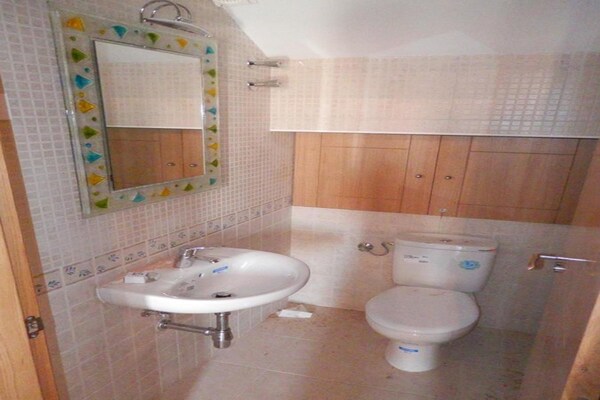 Foto van Vakantiehuis in Castilla-León met Zwembad - Vakantiehuis in Bernuy Salinero, Ávila - BathRoom