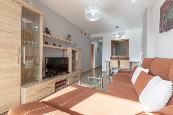 Foto van Zonnig appartement met zwembad en tuin - Vakantiehuis in Buenas Noches, Málaga - LivingRoom