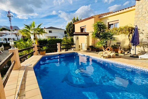 Foto van Charmante villa met privétuin - Vakantiehuis in Alfaz del Pi - ExteriorSummer