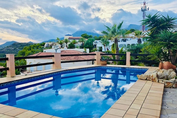 Foto van Charmante villa met privétuin - Vakantiehuis in Alfaz del Pi - PoolOfHouse