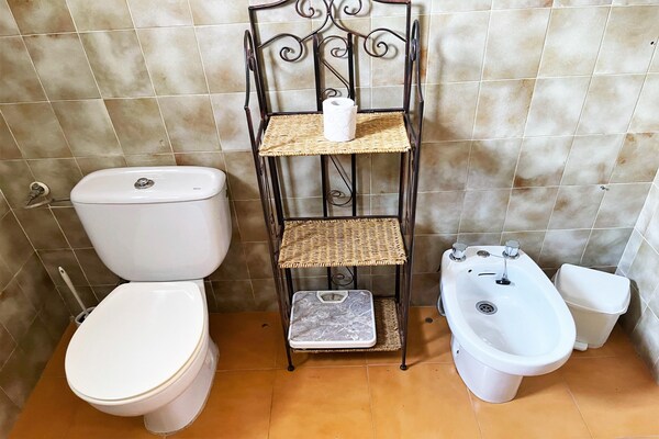 Foto van Ontspannend verblijf in een tuin, Denia - Vakantiehuis in Denia - BathRoom