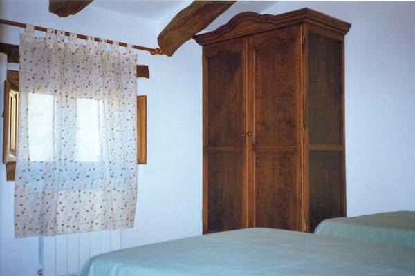 Foto van 4-persoons vakantiehuis in Laroya met zwembad - Vakantiehuis in Laroya - BedRoom