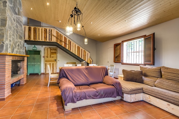 Foto van Villa in Palafolls met Privézwembad & BBQ - Vakantiehuis in Palafolls - LivingRoom