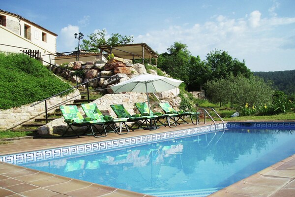 Foto van Landhuis in La Llacuna met zwembad en uitzicht - Vakantiehuis in La Llacuna - PoolOfHouse