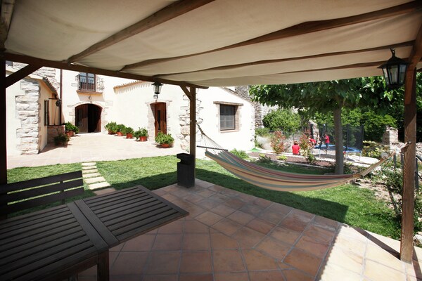 Foto van Landhuis in La Llacuna met zwembad en uitzicht - Vakantiehuis in La Llacuna - ExteriorSummer