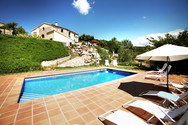 Foto van Landhuis in La Llacuna met zwembad en uitzicht - Vakantiehuis in La Llacuna - PoolOfHouse