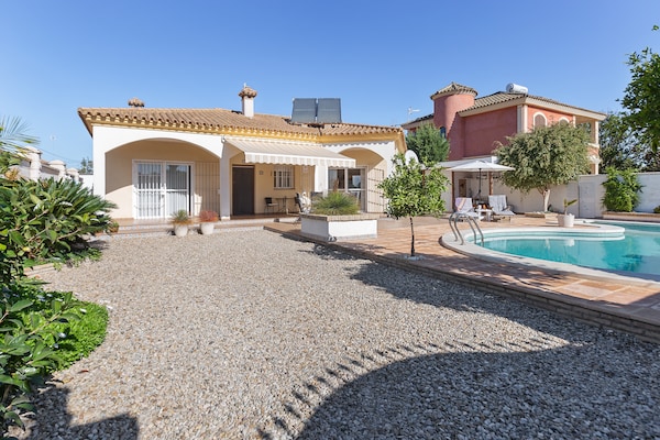 Foto van Villa aan het zwembad aan de Costa de la Luz - Vakantiehuis in Sanlúcar de Barrameda - ExteriorSummer