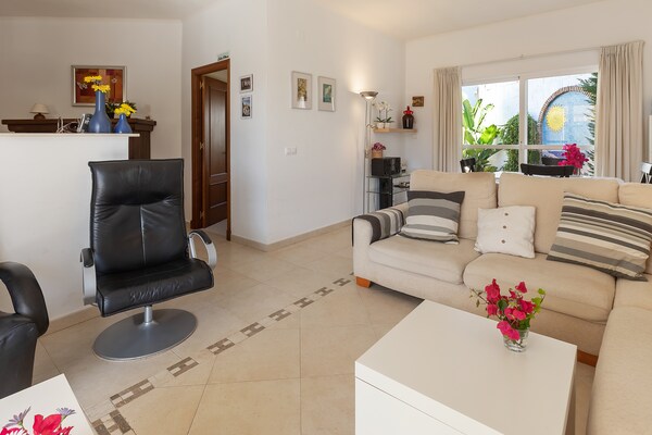 Foto van Villa aan het zwembad aan de Costa de la Luz - Vakantiehuis in Sanlúcar de Barrameda - LivingRoom