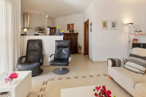 Foto van Villa aan het zwembad aan de Costa de la Luz - Vakantiehuis in Sanlúcar de Barrameda - LivingRoom