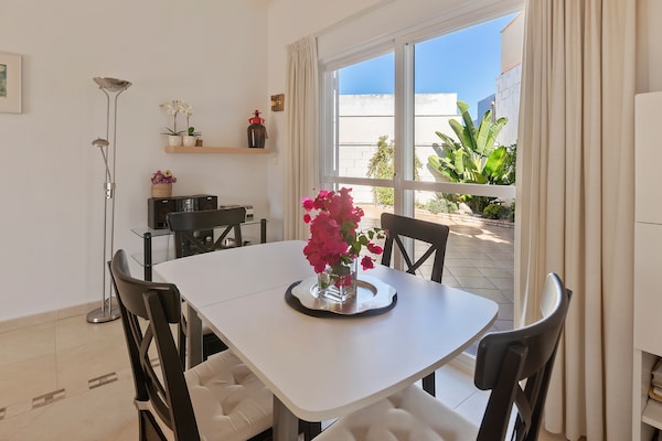 Foto van Villa aan het zwembad aan de Costa de la Luz - Vakantiehuis in Sanlúcar de Barrameda - DiningRoom