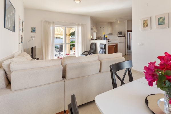 Foto van Villa aan het zwembad aan de Costa de la Luz - Vakantiehuis in Sanlúcar de Barrameda - DiningRoom