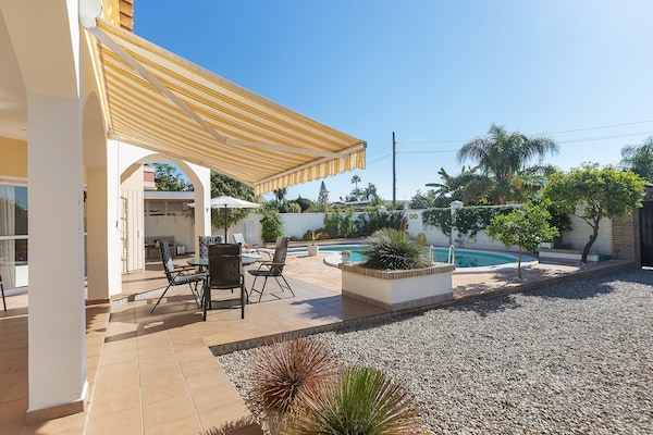 Foto van Villa aan het zwembad aan de Costa de la Luz - Vakantiehuis in Sanlúcar de Barrameda - TerraceBalcony