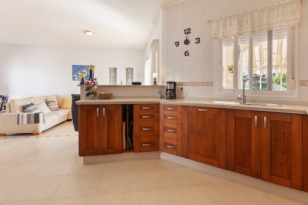 Foto van Villa aan het zwembad aan de Costa de la Luz - Vakantiehuis in Sanlúcar de Barrameda - Kitchen