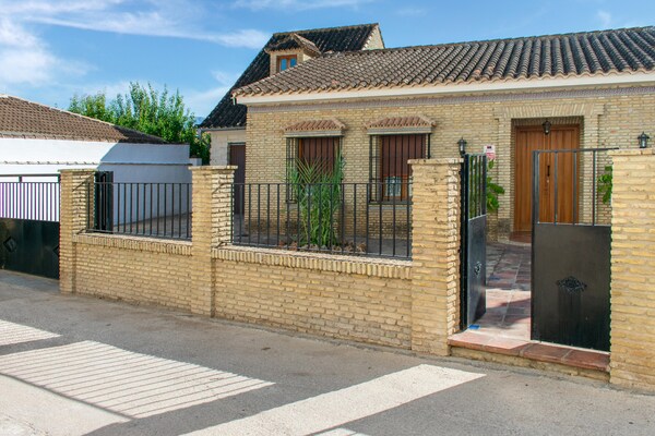 Foto van Chalet in Algodonales met uitzicht op de bergen - Vakantiehuis in Algodonales - ExteriorSummer