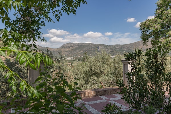 Foto van Villa met zwembad bij Sierras Subbéticas - Vakantiehuis in Priego de Córdoba - ViewSummer