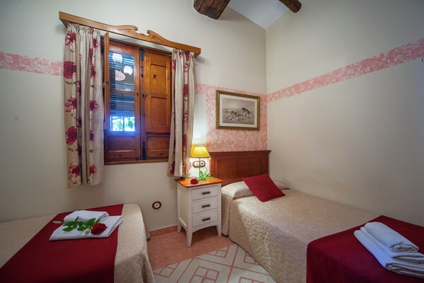 Foto van Cottage in Rute met zwembad en uitzicht - Vakantiehuis in Rute - BedRoom