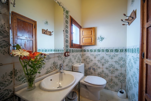 Foto van Cottage in Rute met zwembad en uitzicht - Vakantiehuis in Rute - BathRoom