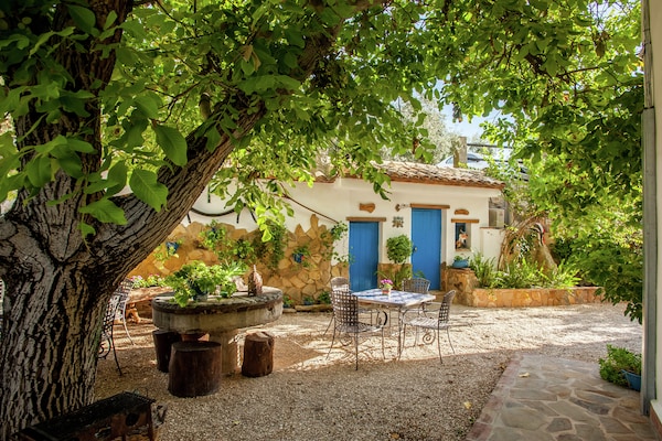 Foto van Cottage in Rute met zwembad en uitzicht - Vakantiehuis in Rute - GardenSummer