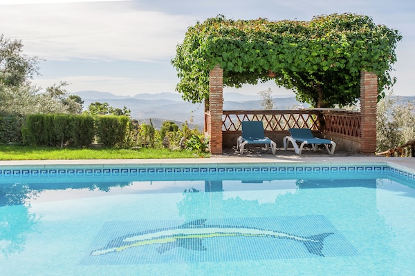 Foto van Cottage in Rute met zwembad en uitzicht - Vakantiehuis in Rute - Ambiance