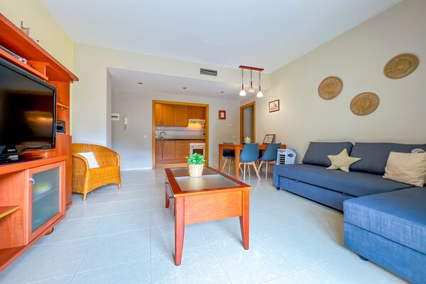 Foto van Appartement in Fenals bij Strand & Zoutwaterbad - Vakantiehuis in Lloret de Mar - LivingRoom