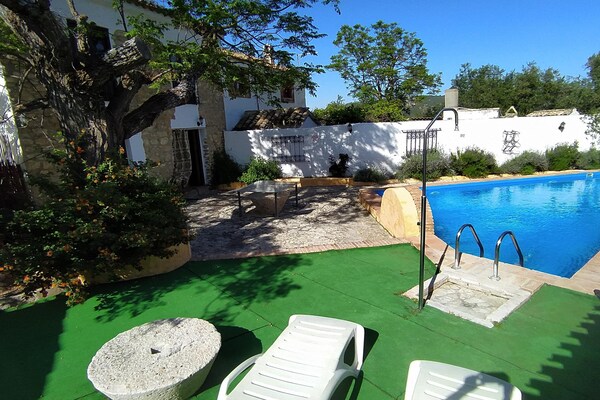 Foto van Boerderij bij Iznajar Meer - Vakantiehuis in Fuentes de Cesna - PoolOfHouse
