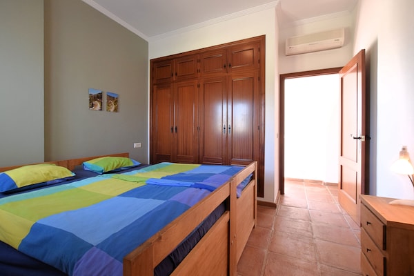 Foto van Villaverblijf met zeezicht - Vakantiehuis in Arenas - BedRoom