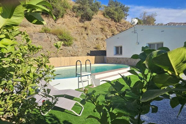 Foto van Bungalow in Sayalonga met barbecue - Vakantiehuis in Sayalonga - Untagged