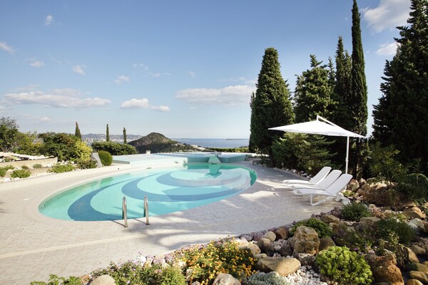 Foto van Weelderig ontworpen villa met uitzicht op zee - Vakantiehuis in Mandelieu-la-Napoule - ViewSummer