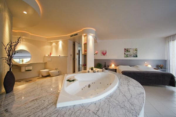 Foto van Weelderig ontworpen villa met uitzicht op zee - Vakantiehuis in Mandelieu-la-Napoule - BathRoom