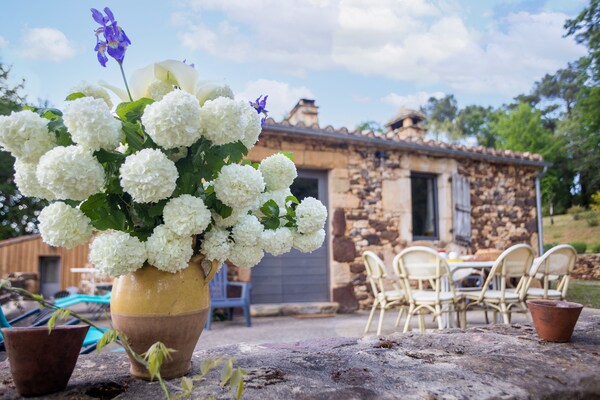 Foto van Vakantiehuis in Mazeyrolles met tuin - Vakantiehuis in Mazeyrolles - TerraceBalcony